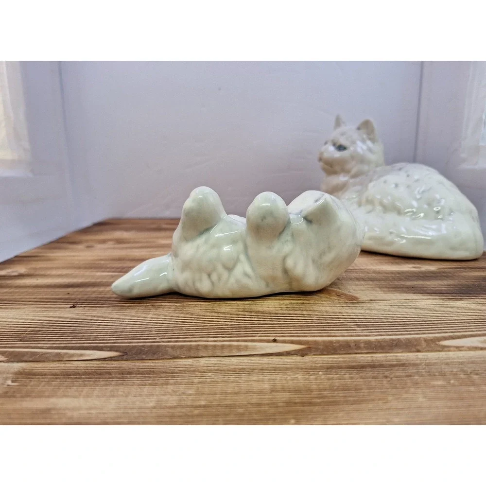 Vintage White Ceramic Fluffy Persian Kitten Figurine Blue Eyes Cute Signed MR 85